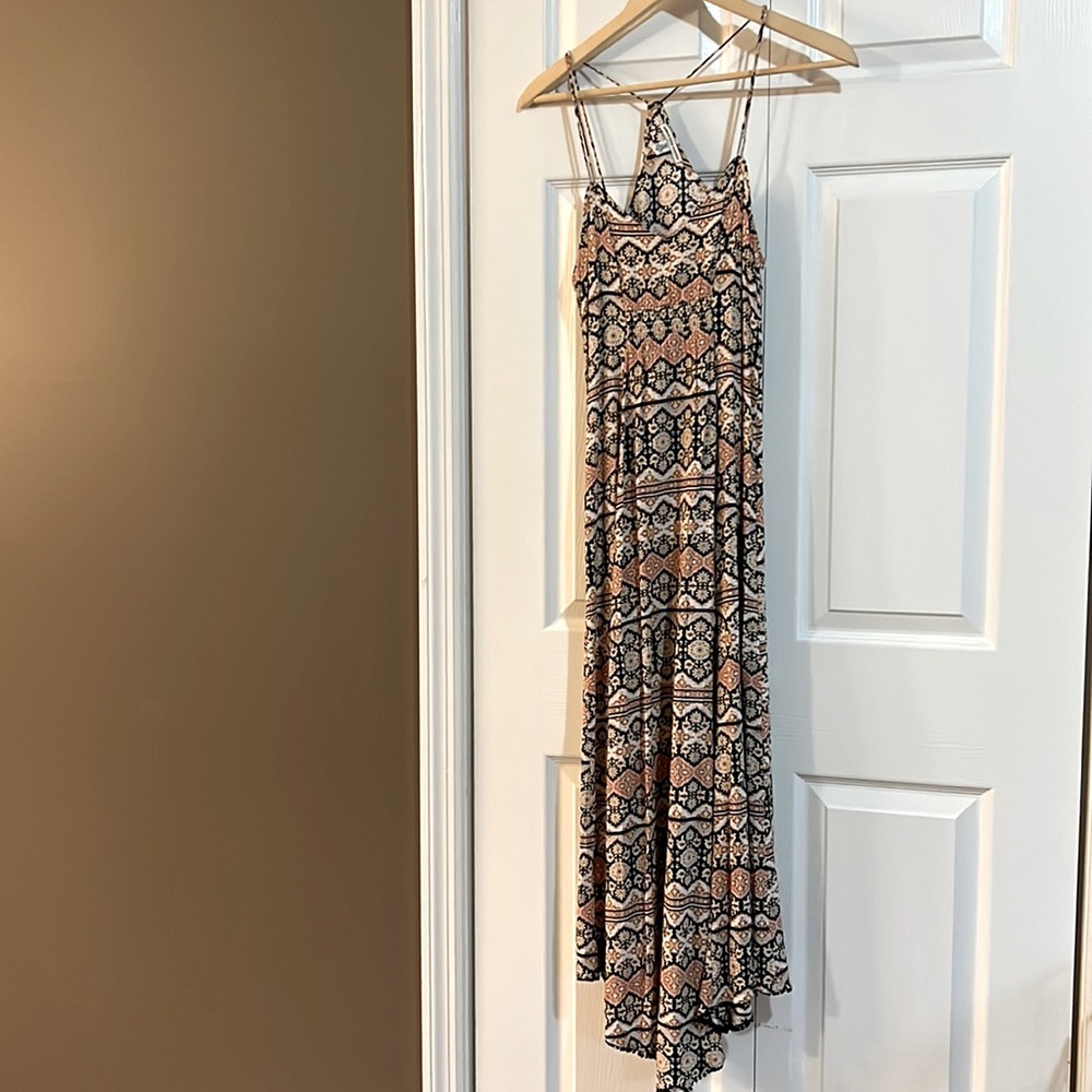American Eagle Maxi dress. Dark blue, corals, tan & cream. Small silver accent